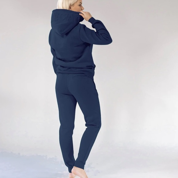 Apres Actif navy embossed hoodie, apres jogger and 100% Merino Wool Beanie (5) - Picture 1 of 5